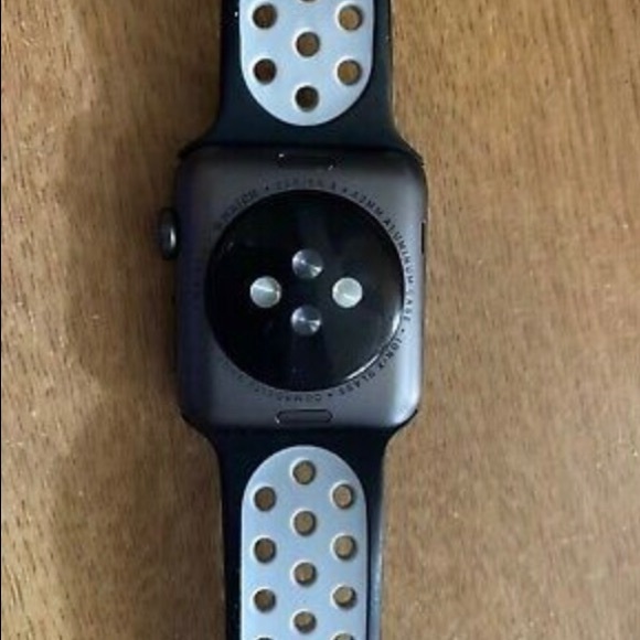 Apple Watch - Picture 2 of 4